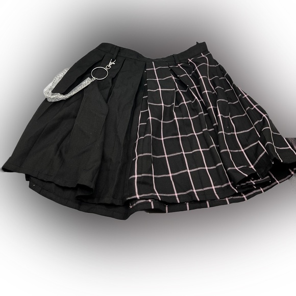 Hot Topic Black & Pink Plaid Split Pleated Skirt with chain - Picture 2 of 7